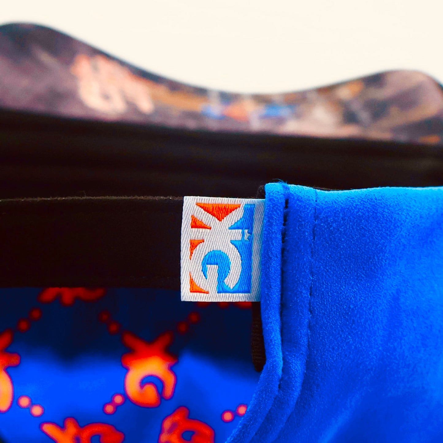 KG KNICKS TAPE SUEDE CROWN.