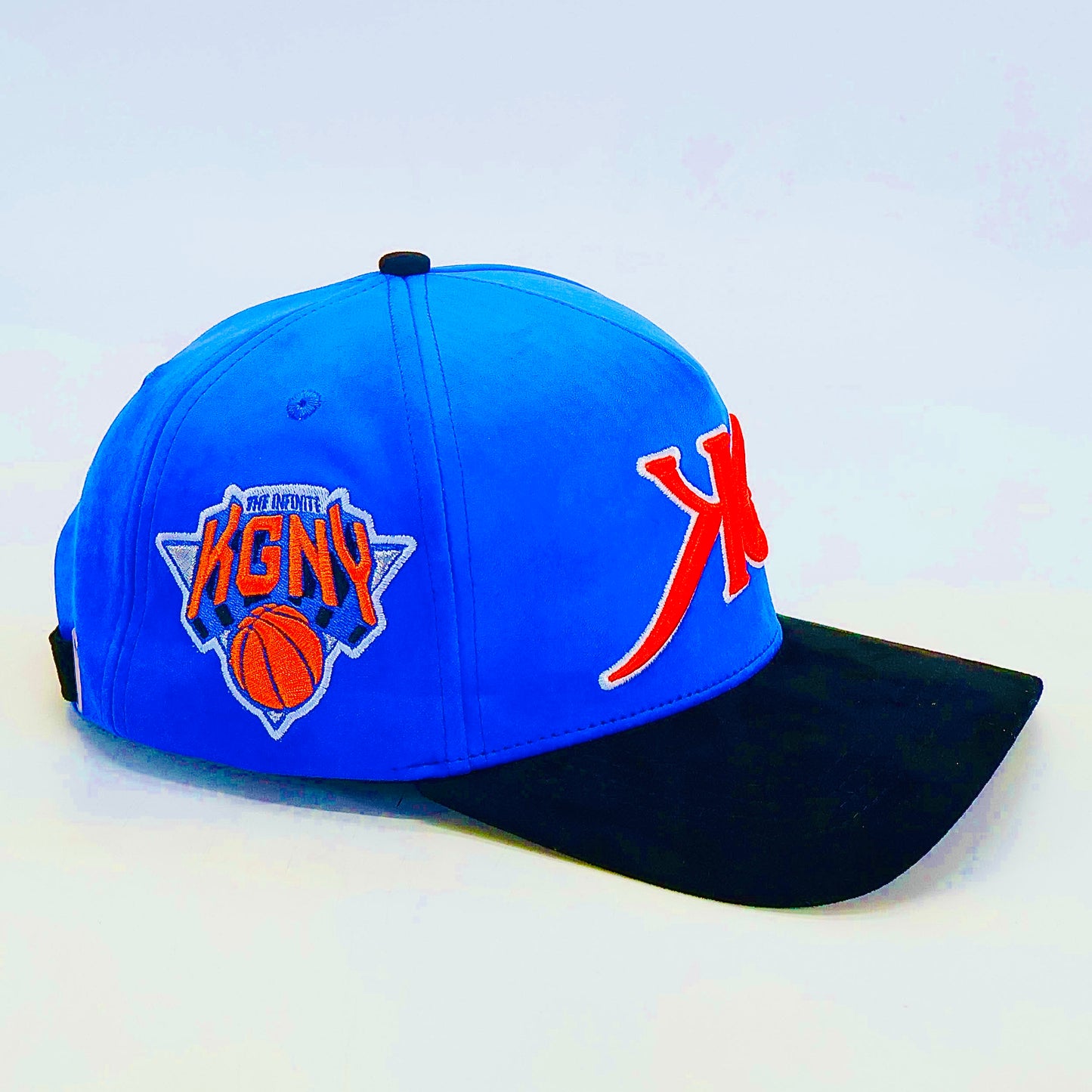 KG KNICKS TAPE SUEDE CROWN.